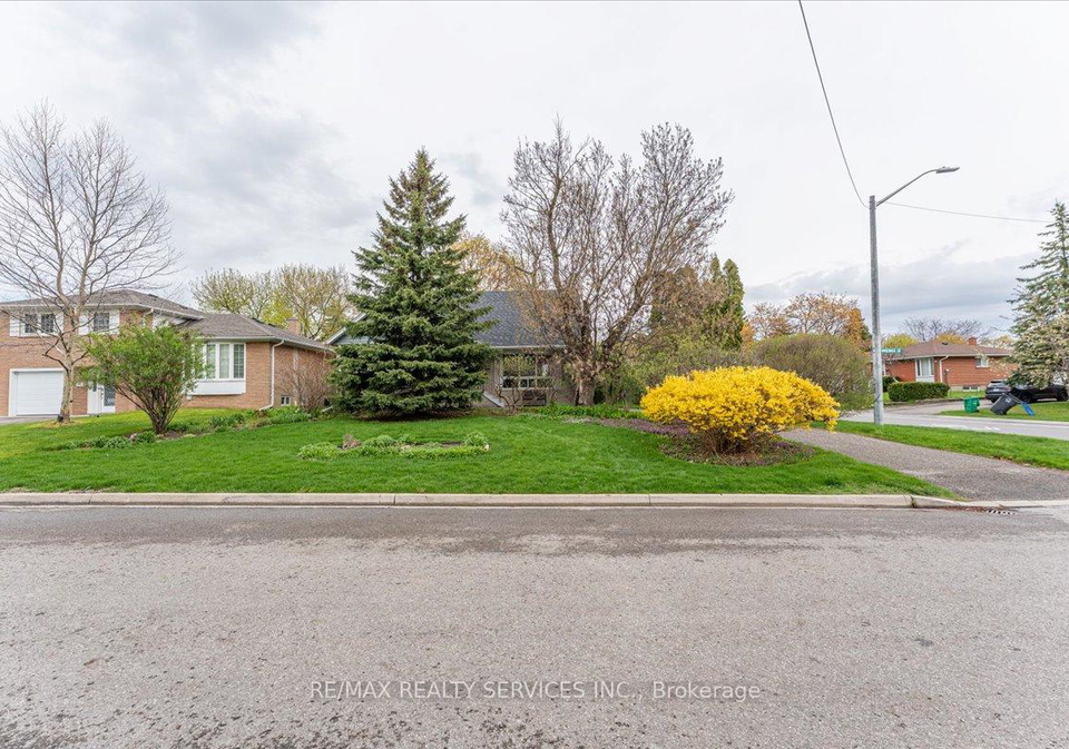 2-windermere-court-brampton-ontario-w13101188
