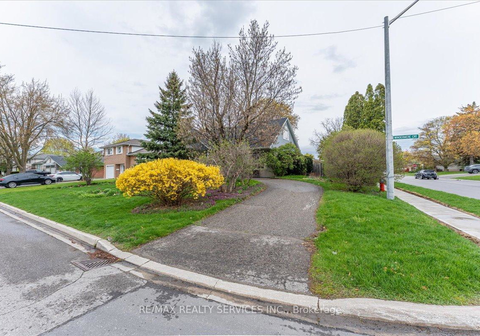 2-windermere-court-brampton-ontario-w13101188