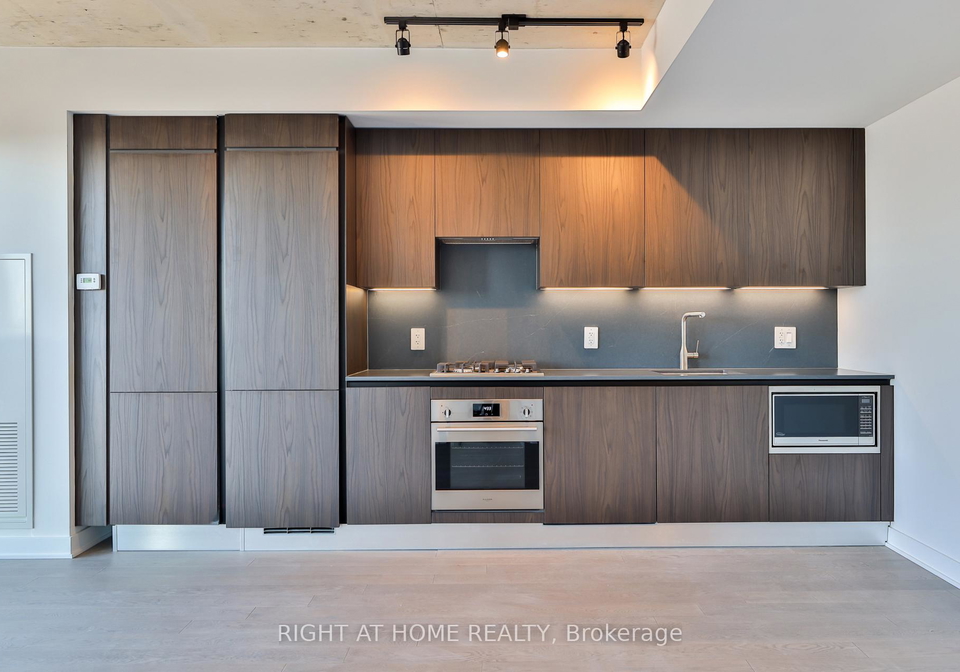 2720-dundas-street-w-toronto-ontario-w13101264