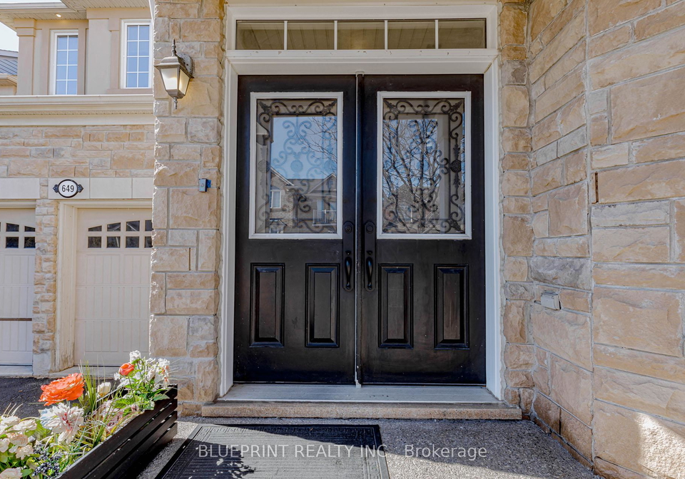 649-brothers-crescent-milton-ontario-w13101642