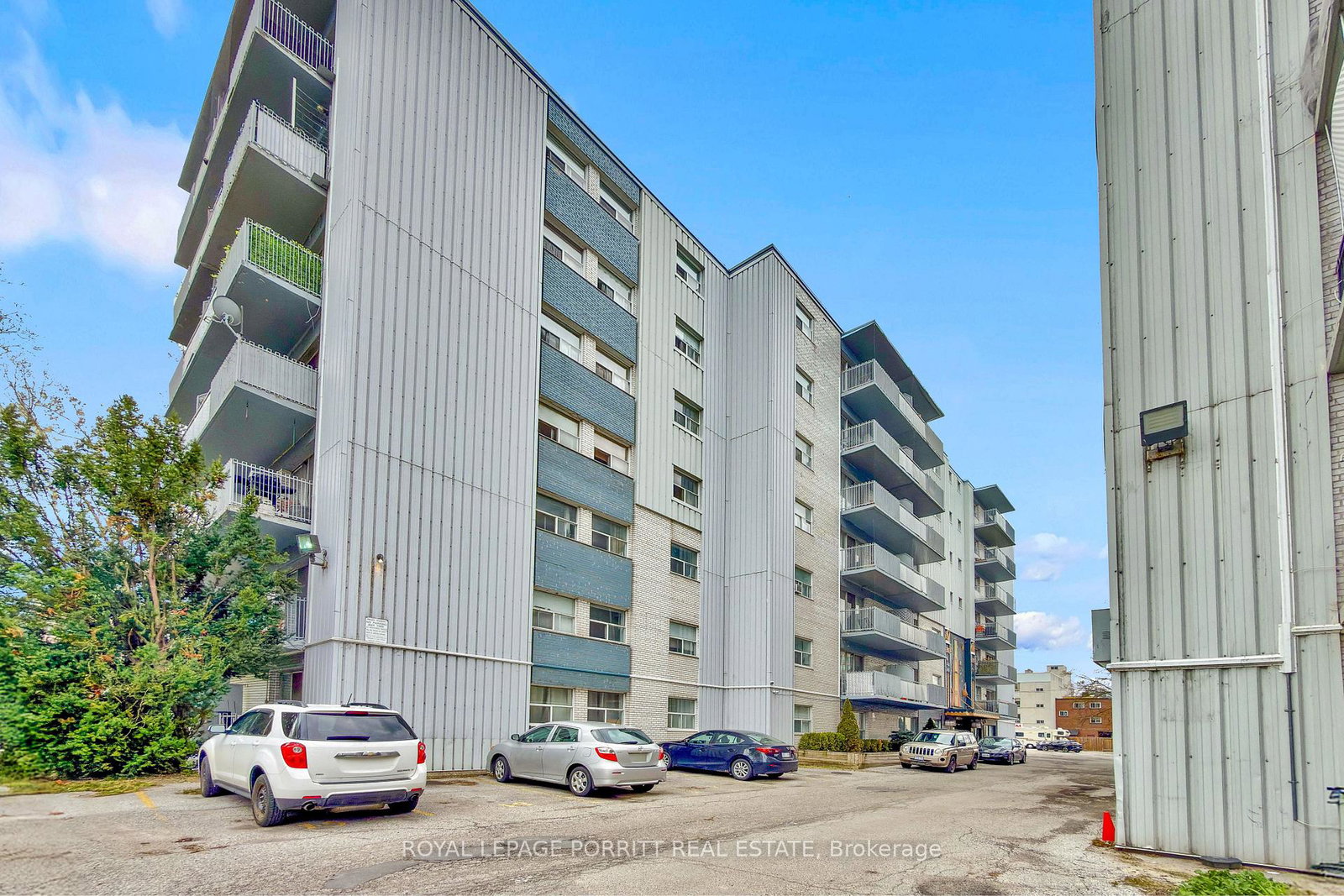 4-superior-avenue-etobicoke-ontario-w13101710