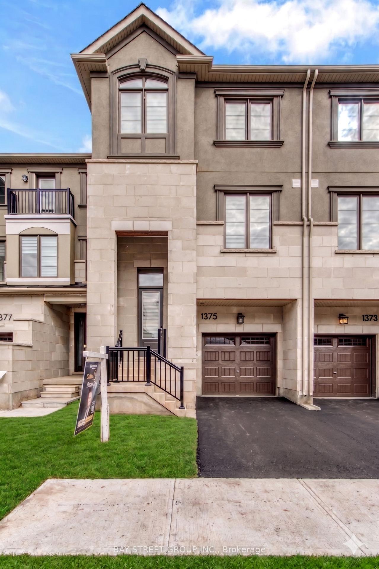 1375-kaniv-street-oakville-ontario-w13101988