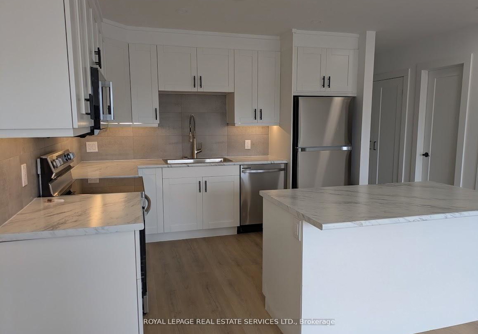 272-lakeshore-road-e-mississauga-ontario-w13102016