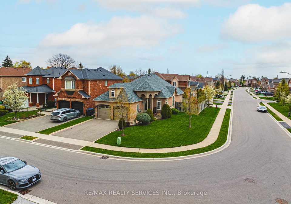 16-sunridge-street-brampton-ontario-w13103102