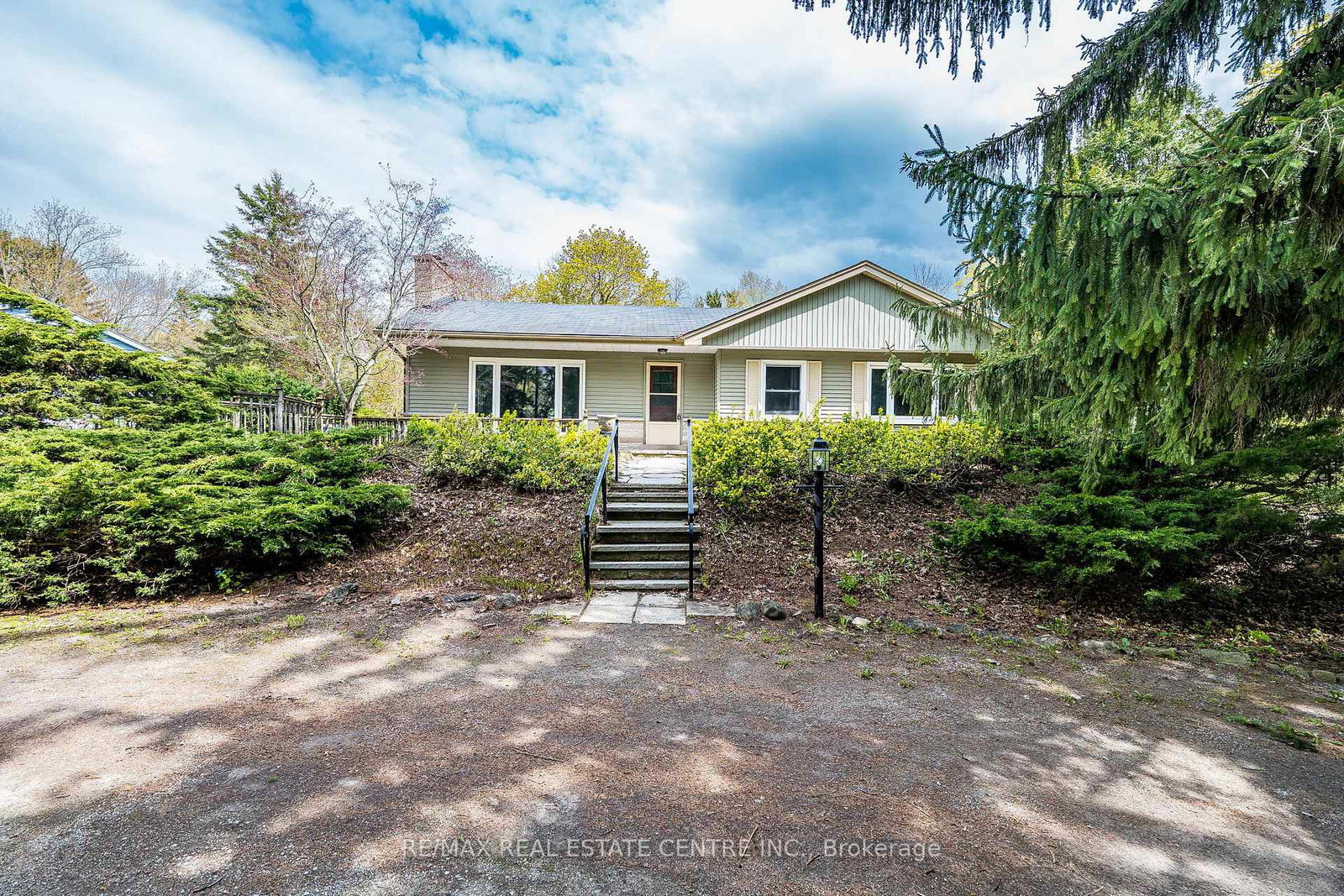 1368-2-side-road-burlington-ontario-w13103348