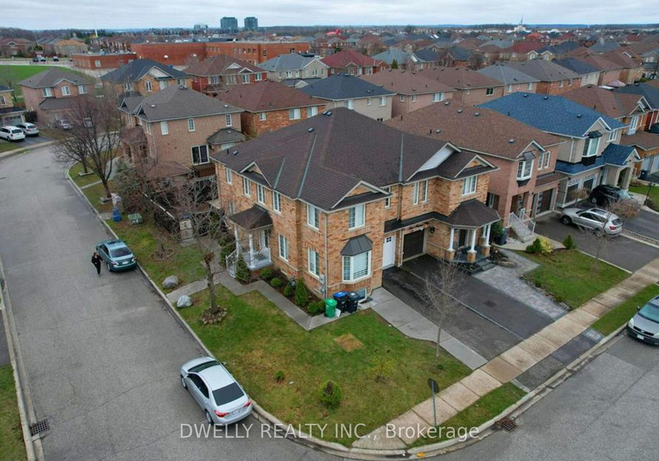 29-trudelle-crescent-brampton-ontario-w13103876