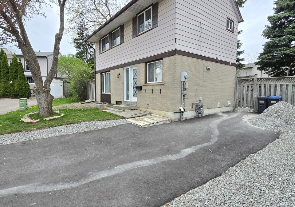 6-grove-park-square-brampton-ontario-w13104222