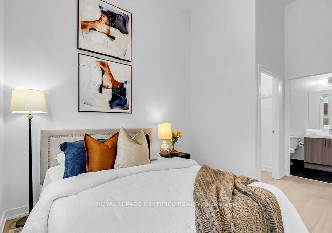 8-nahani-way-mississauga-ontario-w13104760