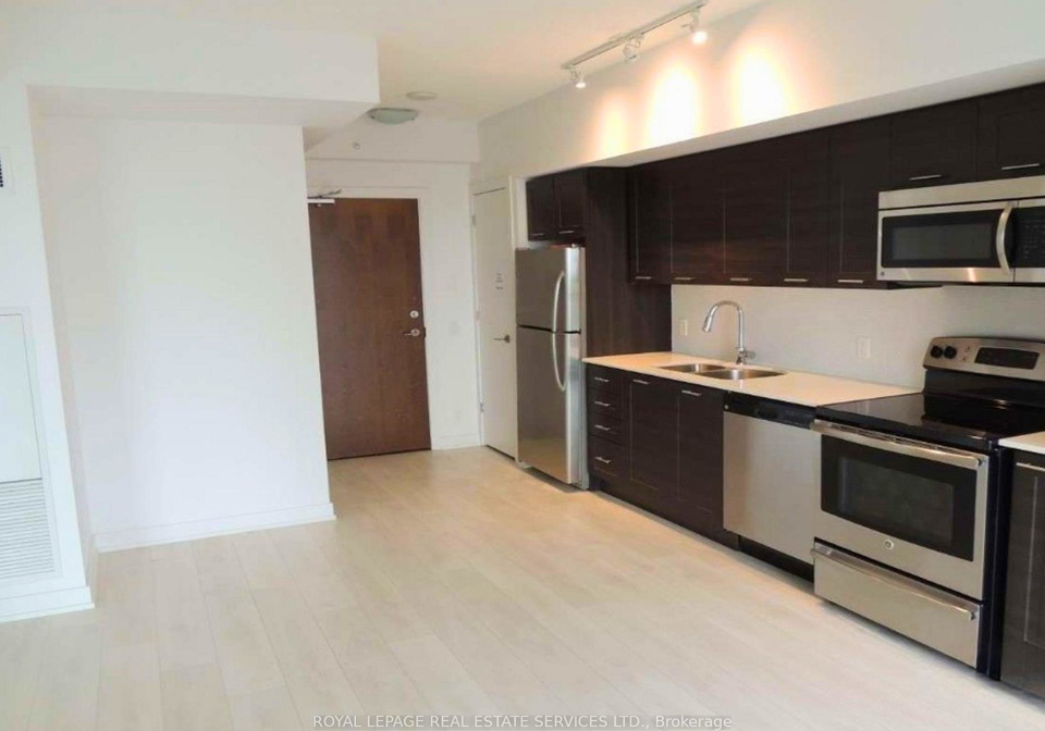 2220-lakeshore-boulevard-w-etobicoke-ontario-w13105080