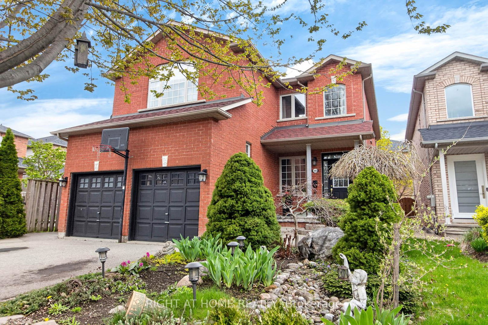 5956-rayshaw-crescent-mississauga-ontario-w13105248