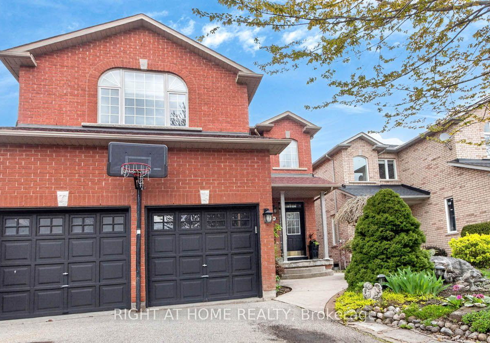 5956-rayshaw-crescent-mississauga-ontario-w13105248