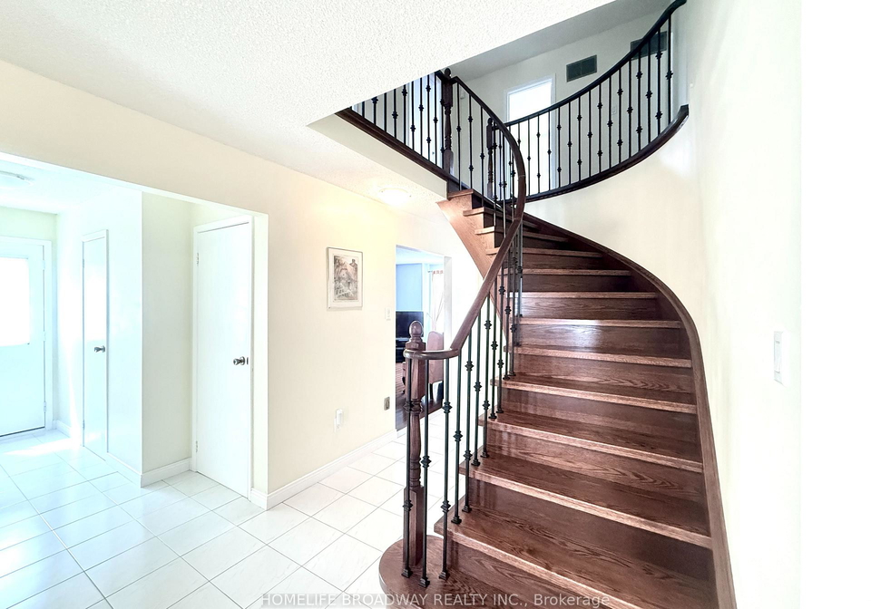 1099-lovingston-crescent-mississauga-ontario-w13105456