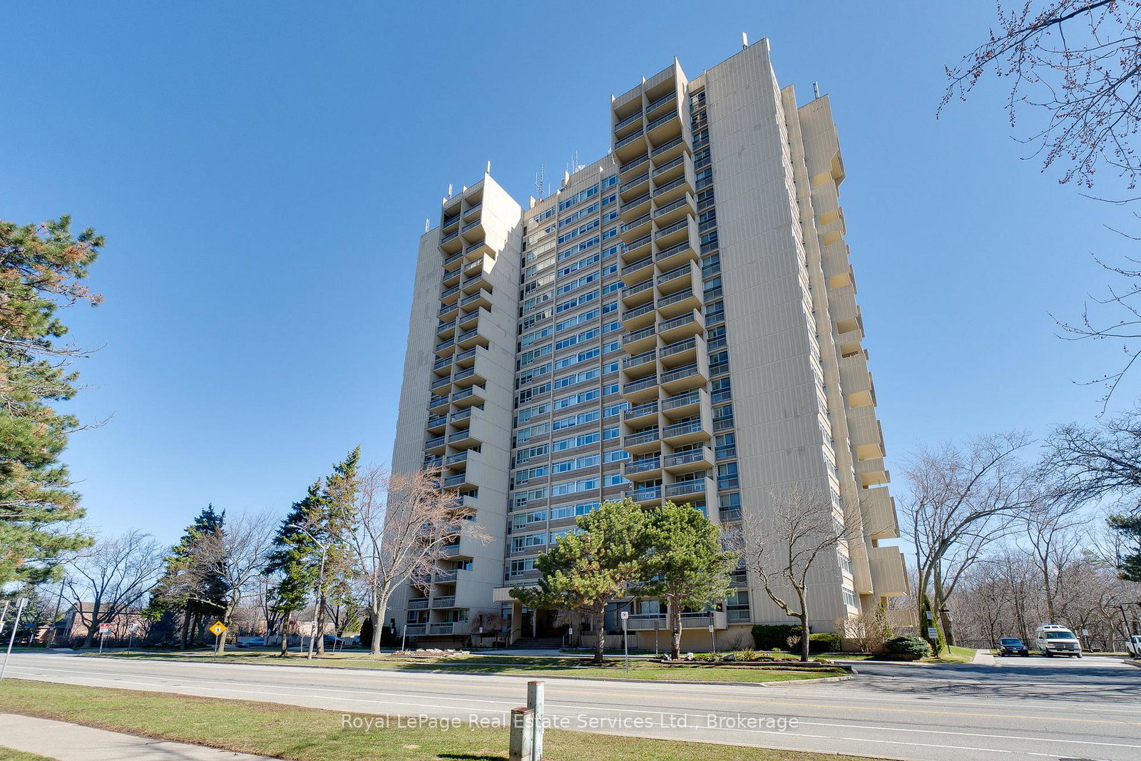 1359-white-oaks-boulevard-oakville-ontario-w13105604