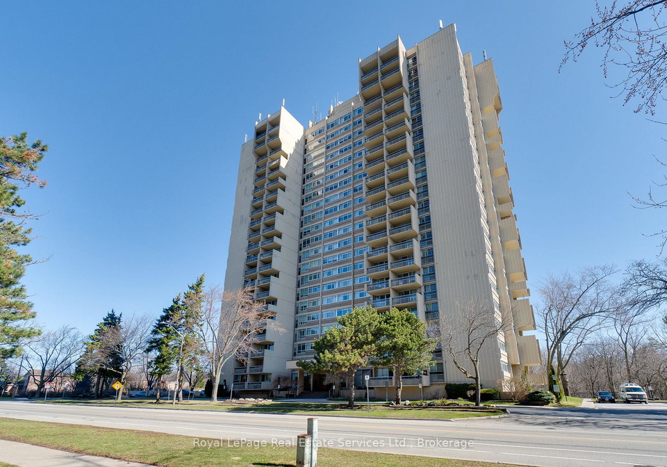 1359-white-oaks-boulevard-oakville-ontario-w13105604