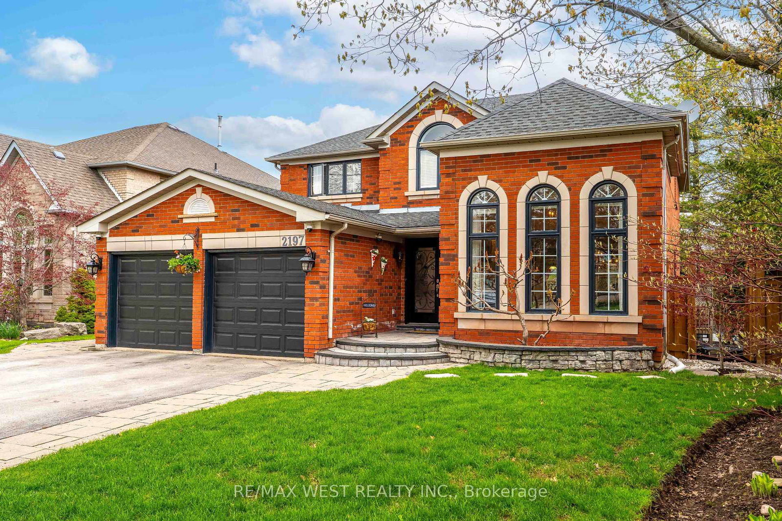 2197-shaftesbury-court-oakville-ontario-w13105736