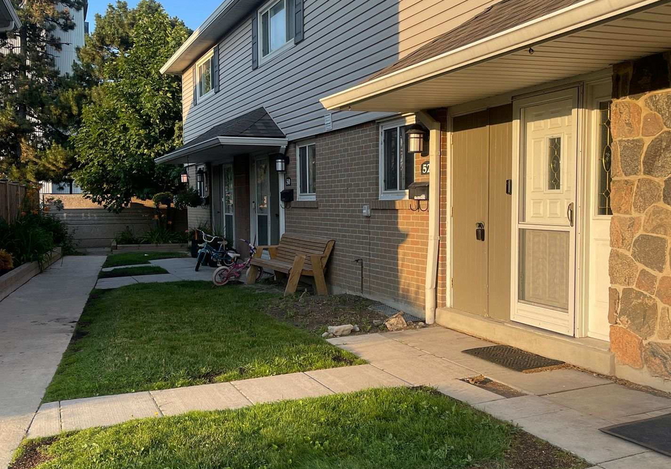 52-village-court-brampton-ontario-w13105952