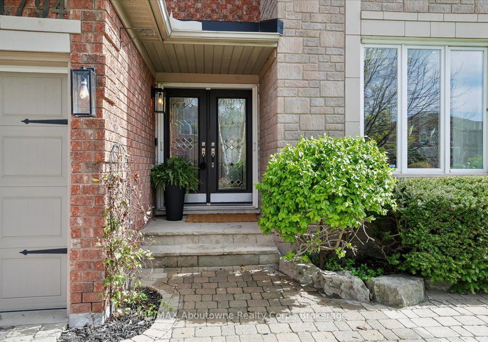 1794-glenvista-drive-oakville-ontario-w13106152