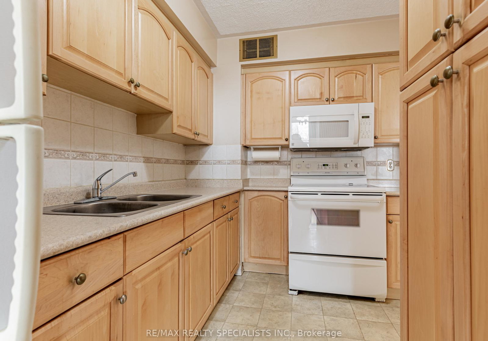 151-la-rose-avenue-etobicoke-ontario-w13106736