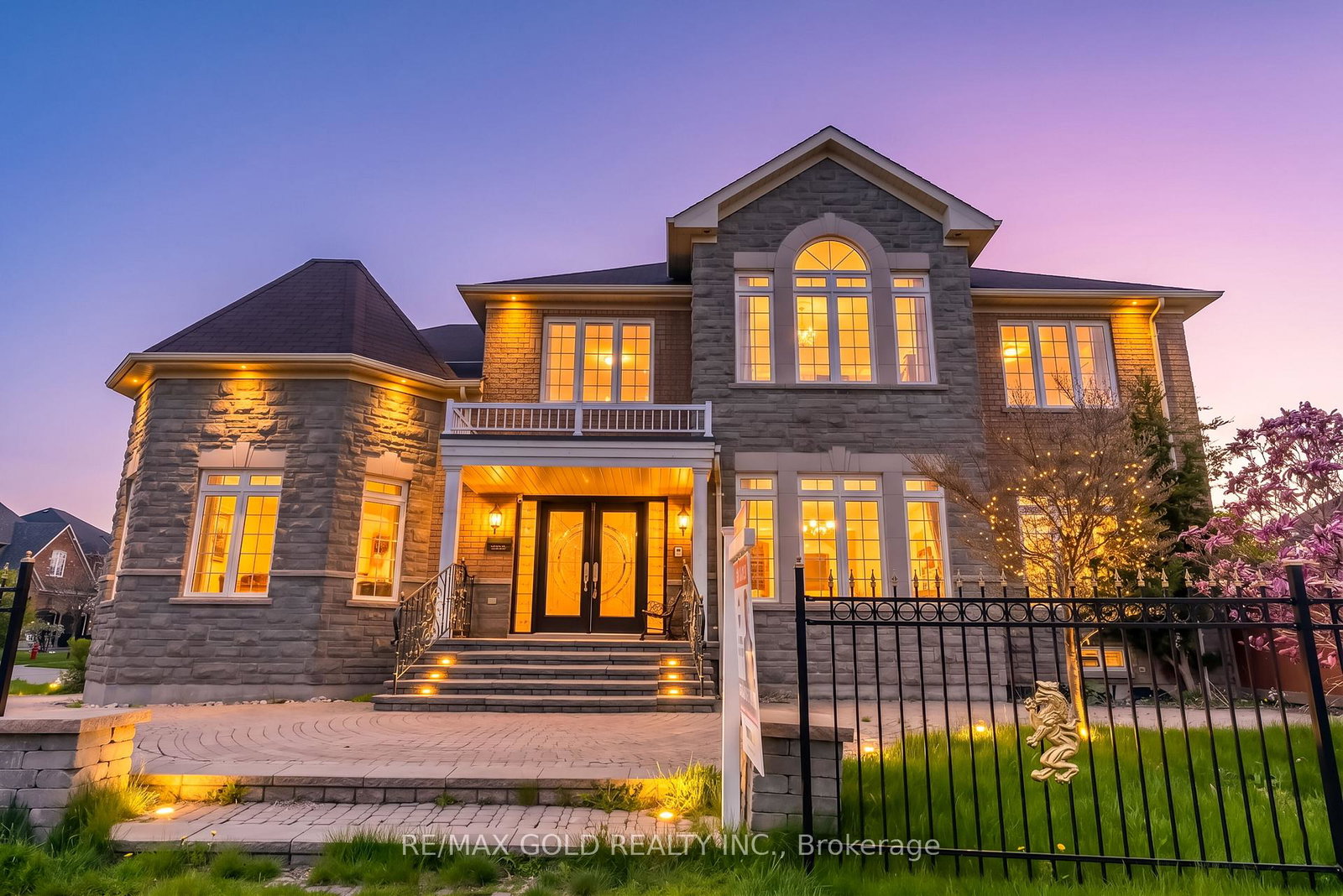 5499-doctor-peddle-crescent-mississauga-ontario-w13106932