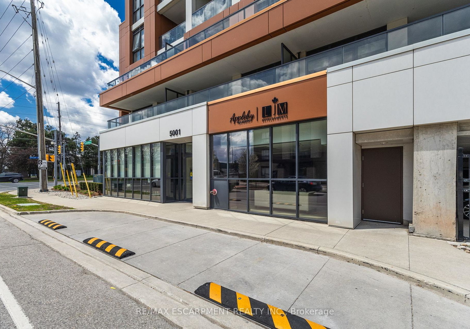 5001-corporate-drive-burlington-ontario-w13107364
