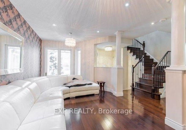 833-scollard-court-mississauga-ontario-w13107578