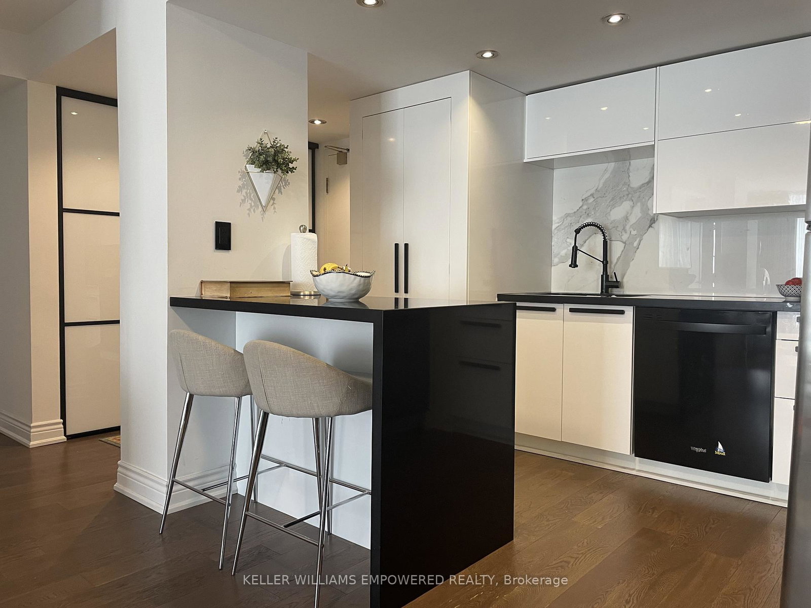 2091-hurontario-street-mississauga-ontario-w13107666