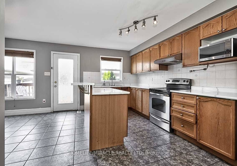 101-glenashton-drive-oakville-ontario-w13107868