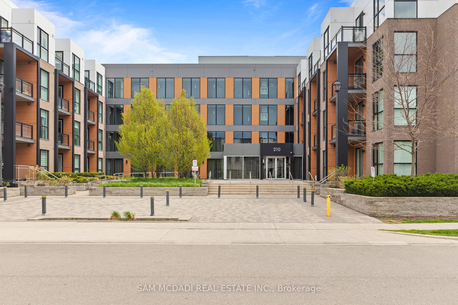 210-sabina-drive-e-oakville-ontario-w13108018