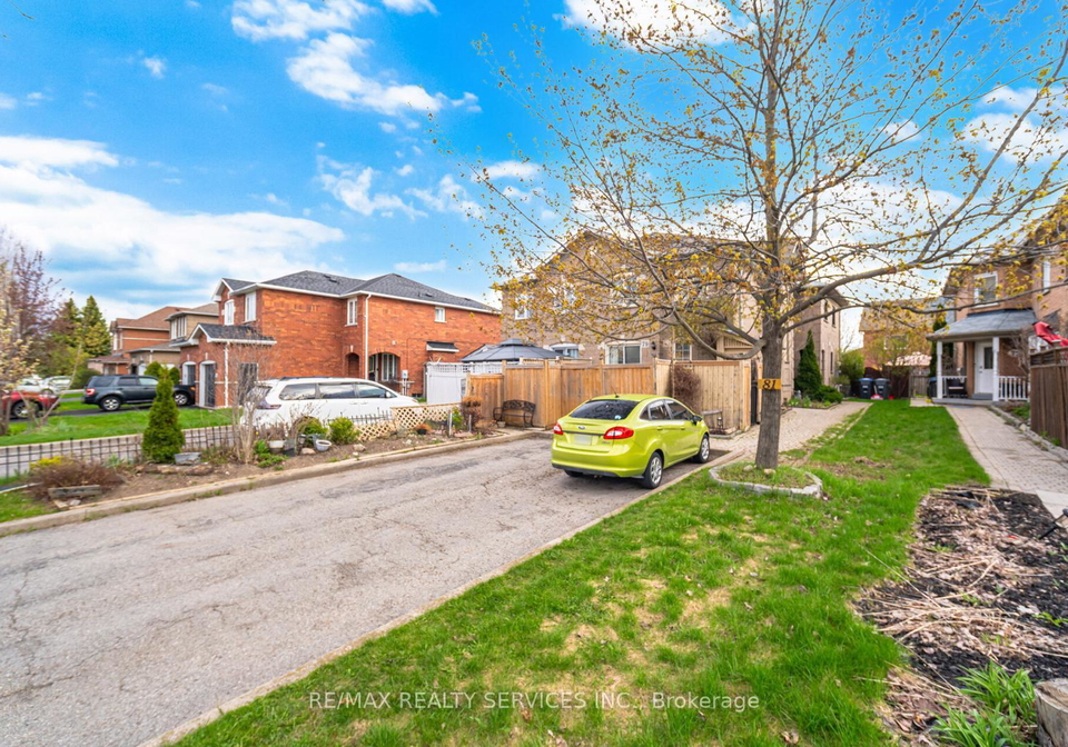 79-pressed-brick-drive-brampton-ontario-w13108514