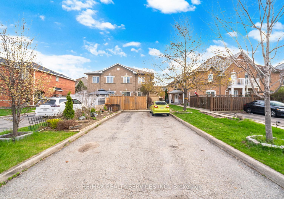 79-pressed-brick-drive-brampton-ontario-w13108514