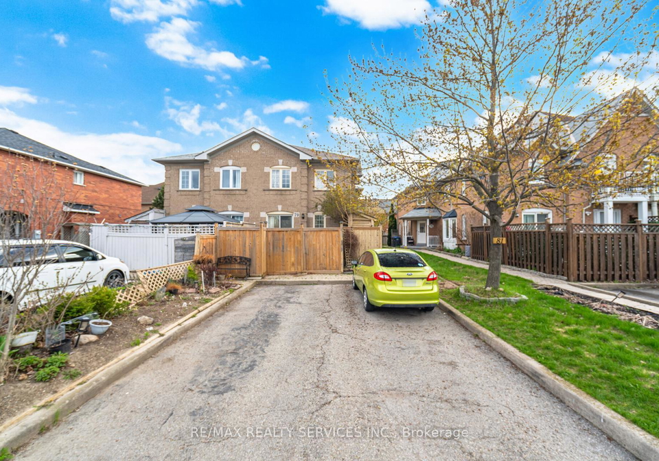 79-pressed-brick-drive-brampton-ontario-w13108514
