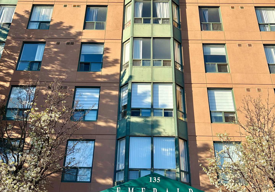 135-hillcrest-avenue-mississauga-ontario-w13108568