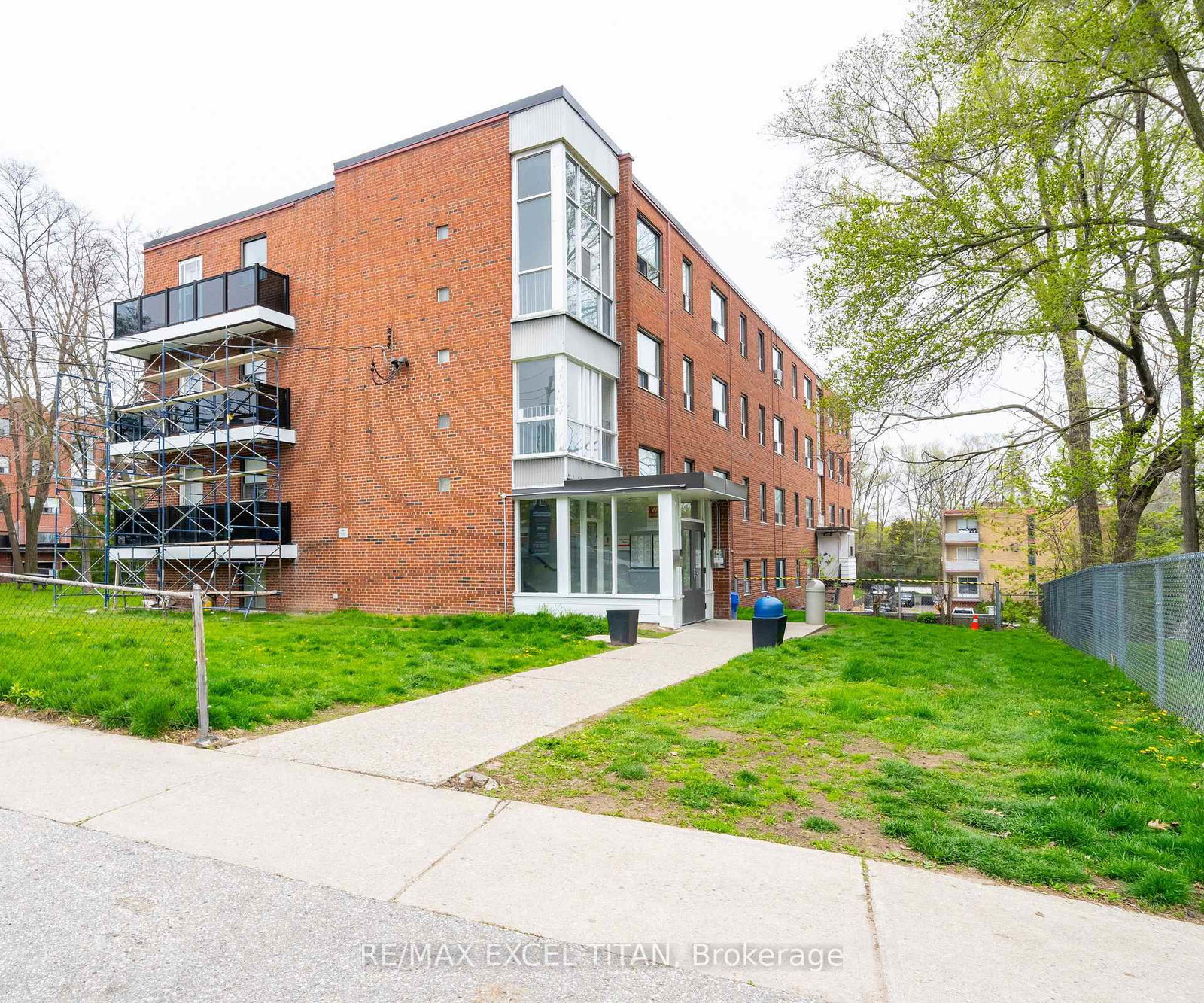 4-hill-heights-road-etobicoke-ontario-w13108654