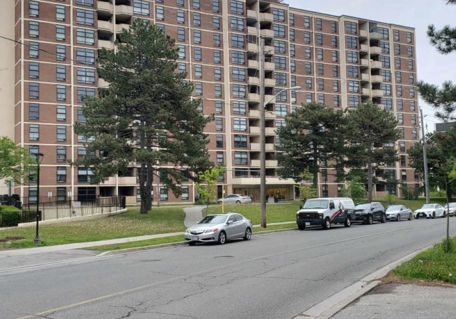 335-driftwood-avenue-york-ontario-w13109892
