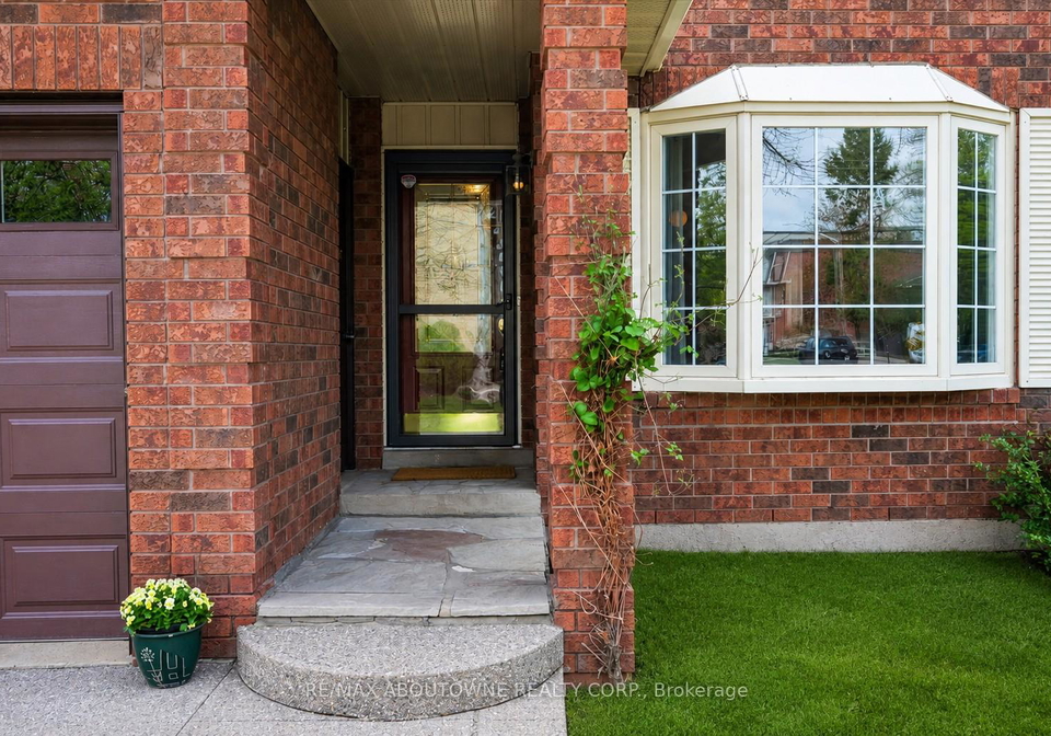 2330-marine-drive-oakville-ontario-w13110560