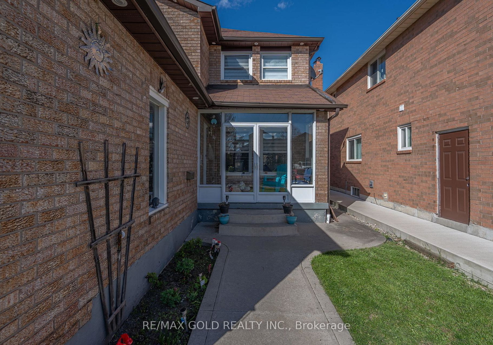 103-lord-simcoe-drive-brampton-ontario-w13111108