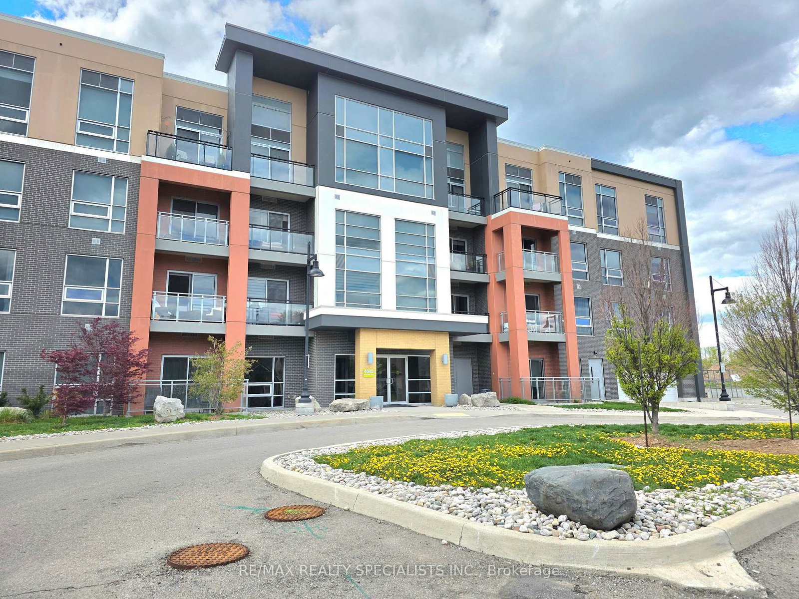 4040-upper-middle-road-burlington-ontario-w13111460