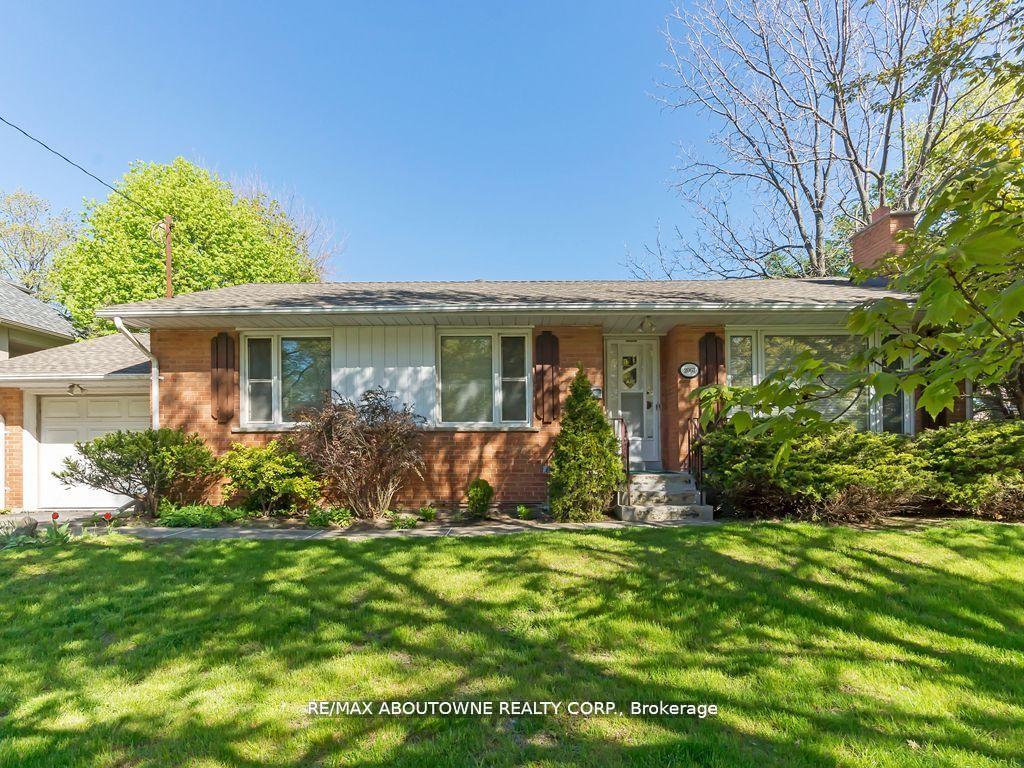 2067-devon-road-oakville-ontario-w13111852