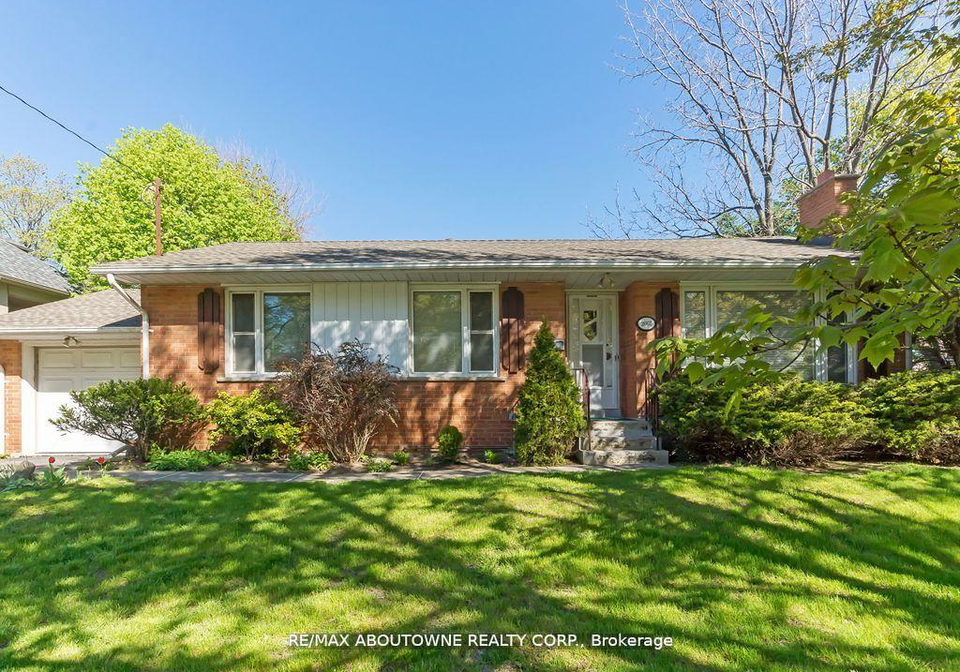 2067-devon-road-oakville-ontario-w13111852