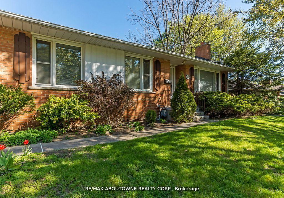 2067-devon-road-oakville-ontario-w13111852