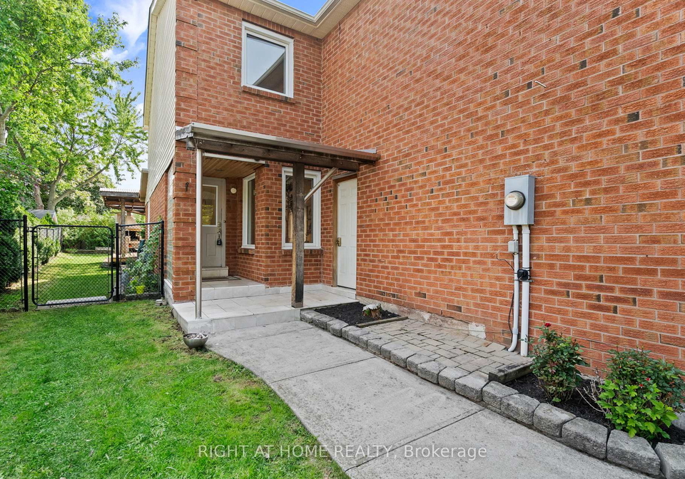 2064-glenada-crescent-oakville-ontario-w13112224