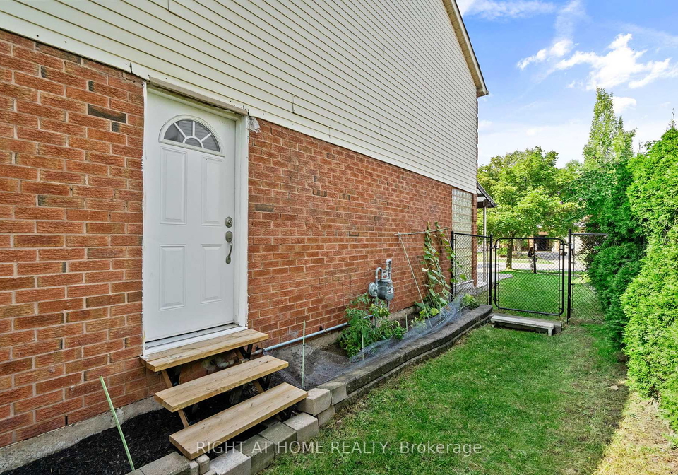 2064-glenada-crescent-oakville-ontario-w13112224