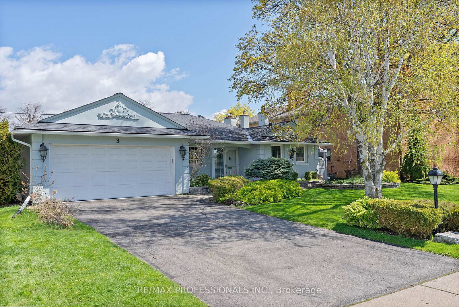 3-conifer-drive-etobicoke-ontario-w13112400