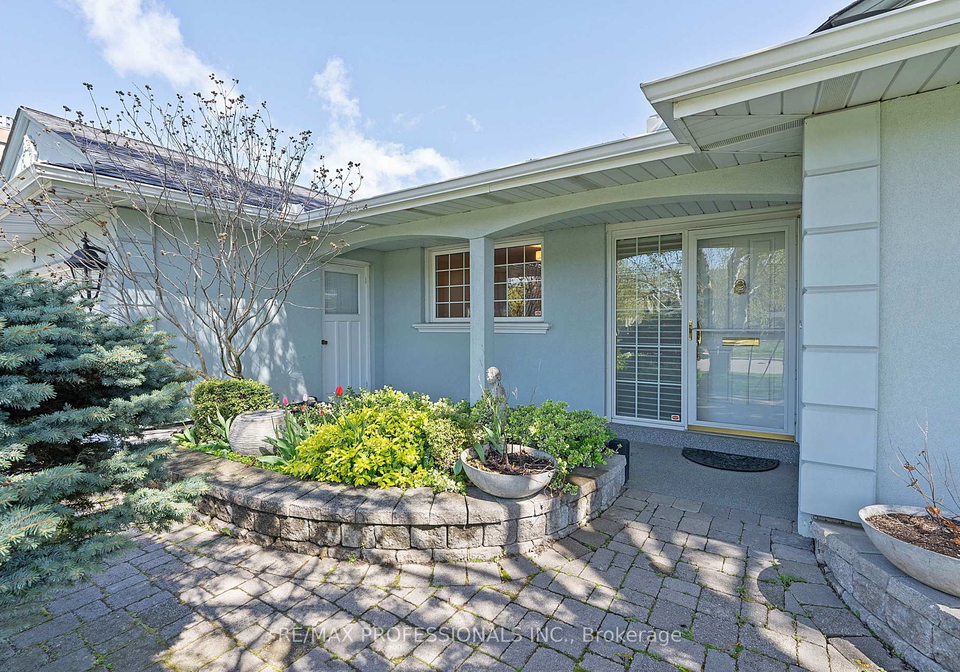 3-conifer-drive-etobicoke-ontario-w13112400