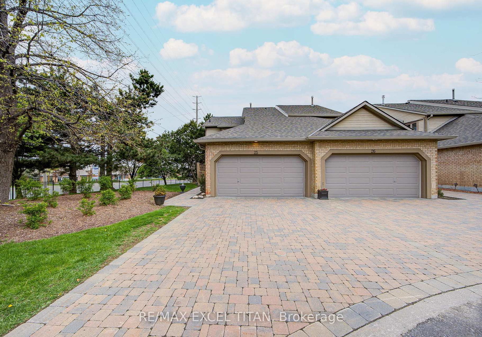17the-chase-mississauga-ontario-w13112568