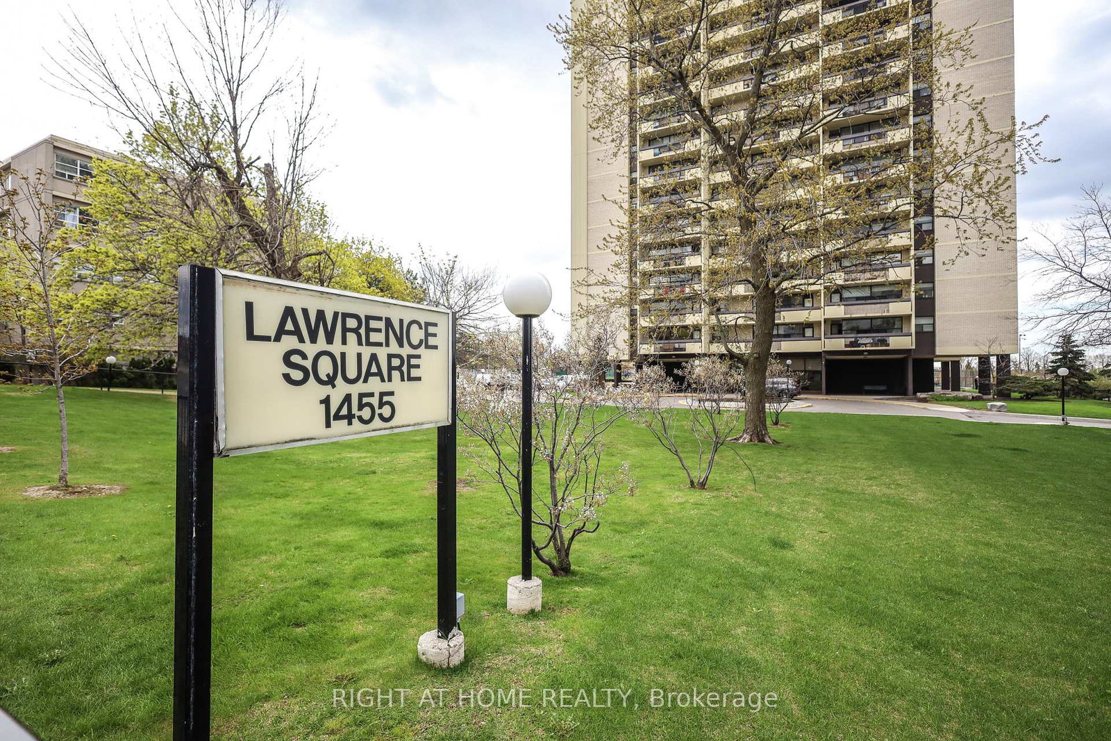 1455-lawrence-avenue-w-north-york-ontario-w13112780