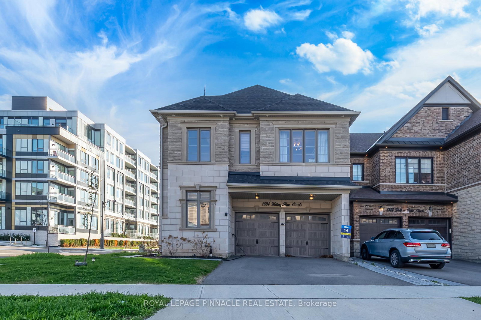 1504-yellow-rose-circle-oakville-ontario-w13114048