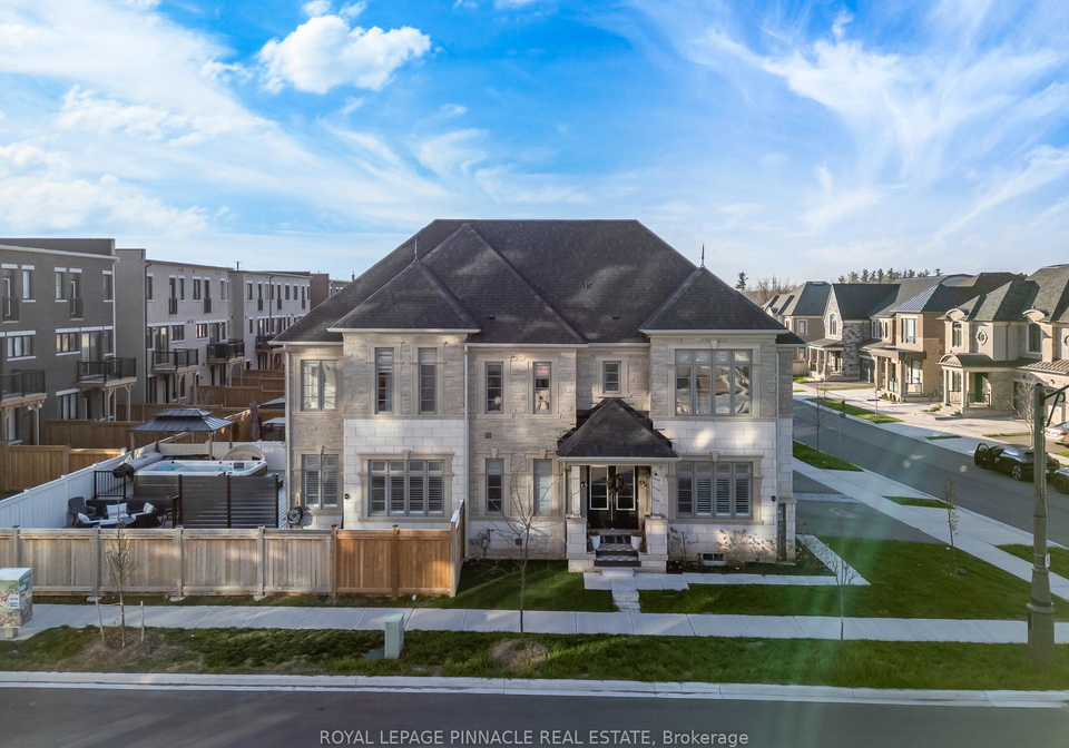 1504-yellow-rose-circle-oakville-ontario-w13114048
