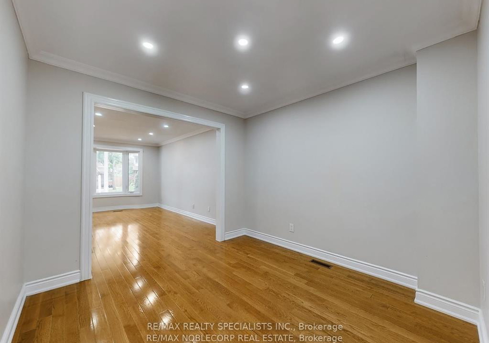 892-sweetwater-crescent-mississauga-ontario-w13114214