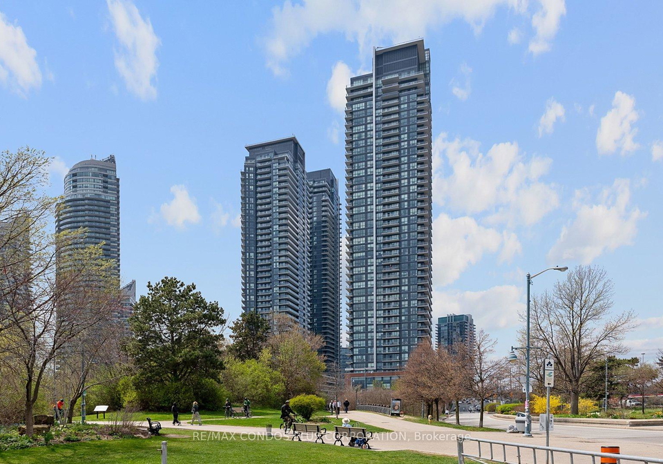 2212-lakeshore-boulevard-w-etobicoke-ontario-w13114348